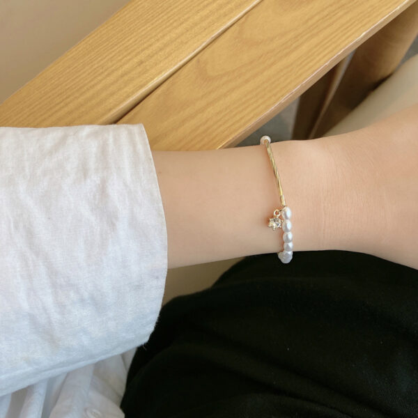 Elegant And Beautiful Pearl Bracelet - Image 3