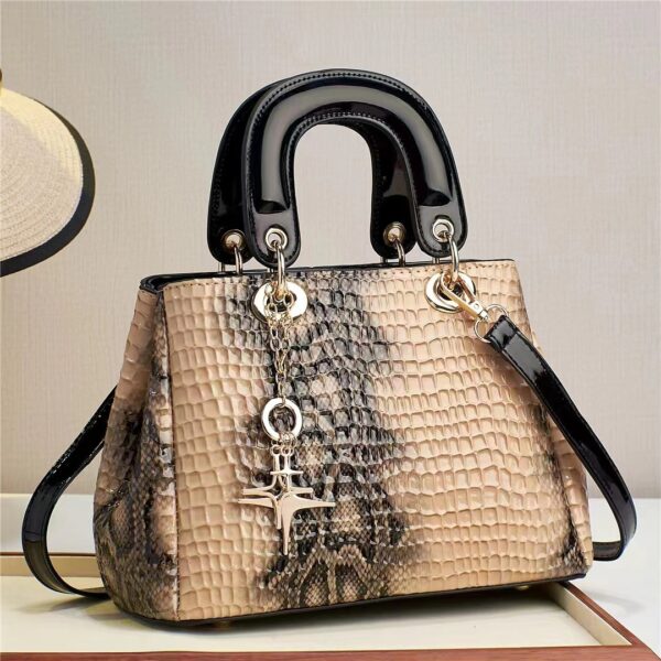 Women's Fashion Portable Messenger Bag - Image 4