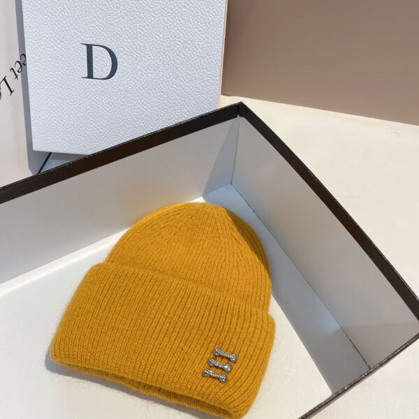 Winter New Buckle Rabbit Fur Knitted Hat - Image 2