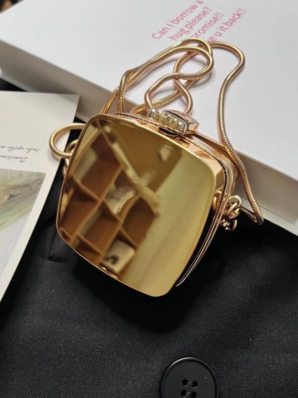 Mini Acrylic Round Cake Small Bag Female Fashion Small Cosmetic Bag - Image 2